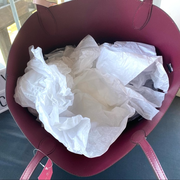 NWT Kate Spade genuine leather tote and wristlet - Picture 9 of 9